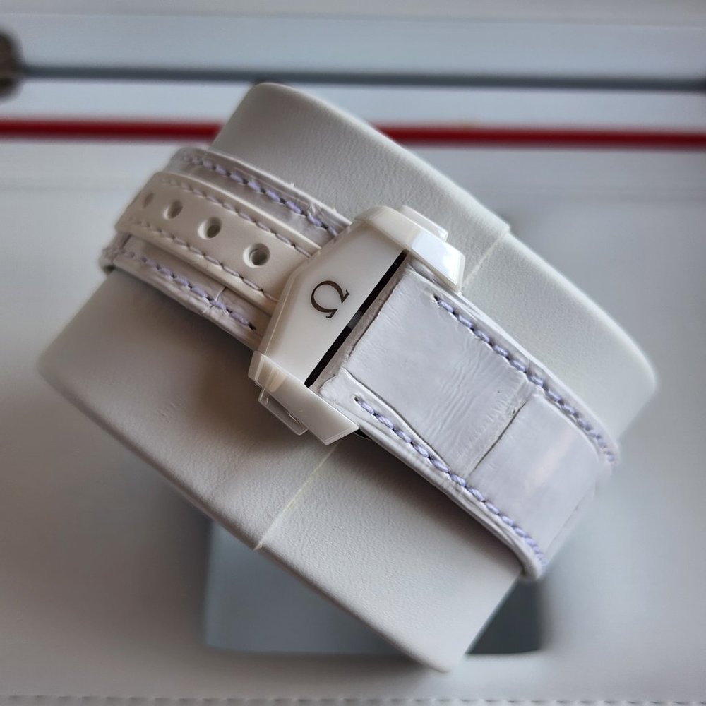 NEW OMEGA SPEEDMASTER WHITE SIDE OF THE MOON 44.25 CERAMIC WHITE CHRONO Co-Axial - Picture 13 of 15